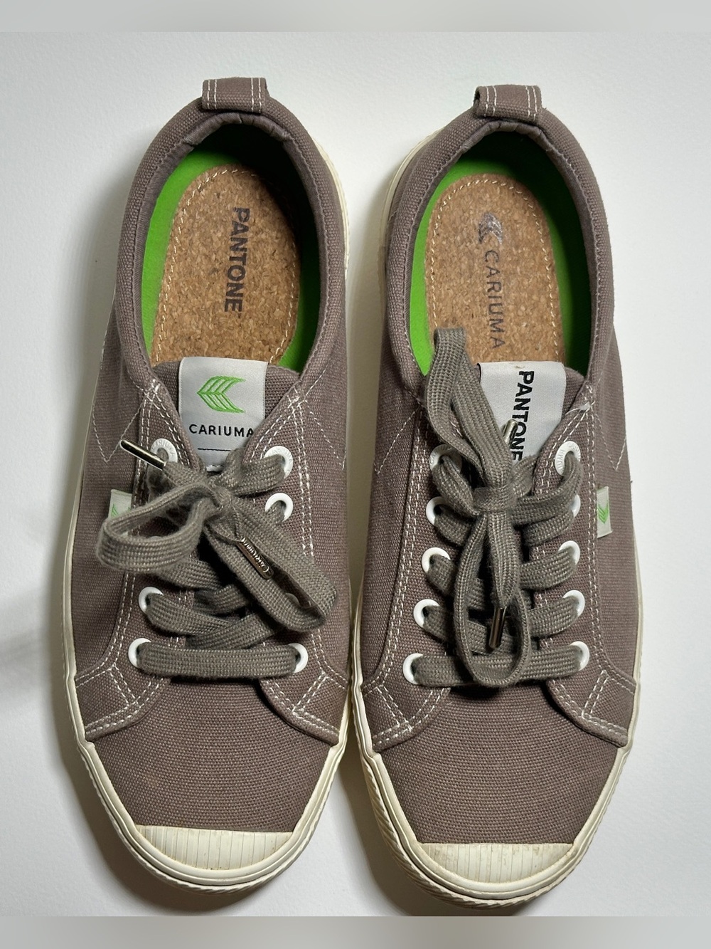 Cariuma x Pantone Brown Canvas Low-Top Sneakers with Green Insoles